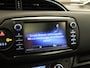 Toyota Yaris 1.5 Hybrid Bi-Tone - PANORAMADAK - KEYLESS ENTRY/START - ACHTERUITRIJCAMERA - NAVIAGTIE - BLUETOOTH TELEFOONVOORBEREIDING - CRUISE CONTROL - CLIMATE CONTROL - LICHTMETALEN VELGEN - BOTS PREVENTIE SYSTEEM