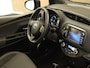 Toyota Yaris 1.5 Hybrid Bi-Tone - PANORAMADAK - KEYLESS ENTRY/START - ACHTERUITRIJCAMERA - NAVIAGTIE - BLUETOOTH TELEFOONVOORBEREIDING - CRUISE CONTROL - CLIMATE CONTROL - LICHTMETALEN VELGEN - BOTS PREVENTIE SYSTEEM