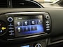 Toyota Yaris 1.5 Hybrid Bi-Tone - PANORAMADAK - KEYLESS ENTRY/START - ACHTERUITRIJCAMERA - NAVIAGTIE - BLUETOOTH TELEFOONVOORBEREIDING - CRUISE CONTROL - CLIMATE CONTROL - LICHTMETALEN VELGEN - BOTS PREVENTIE SYSTEEM