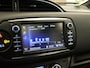 Toyota Yaris 1.5 Hybrid Bi-Tone - PANORAMADAK - KEYLESS ENTRY/START - ACHTERUITRIJCAMERA - NAVIAGTIE - BLUETOOTH TELEFOONVOORBEREIDING - CRUISE CONTROL - CLIMATE CONTROL - LICHTMETALEN VELGEN - BOTS PREVENTIE SYSTEEM