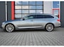 BMW 5-Serie Touring 520i High Executive | Led | Stoel & Stuurwielverwarming | Navi | Ambient Sfeerverlichting | Elektrische Stoelen | Cruise | Trekhaak | Goed Onderhouden