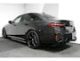 BMW 5-Serie 530e M Sport Edition / M5 Look / M Sport Bodykit / Panoramadak / Stoelkoeling & -verwarming / Iconic Glow / Harman Kardon / Elektr. verstelbare voorstoelen (links memory) / HUD / Rondomzichtcamera / Apple Carplay - Android Auto / Achterbank verwarming / Dodehoekdetectie / 21'' LMV / Achteruitrijcamera / Shadow Line