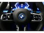 BMW 5-Serie 530e M Sport Edition / M5 Look / M Sport Bodykit / Panoramadak / Stoelkoeling & -verwarming / Iconic Glow / Harman Kardon / Elektr. verstelbare voorstoelen (links memory) / HUD / Rondomzichtcamera / Apple Carplay - Android Auto / Achterbank verwarming / Dodehoekdetectie / 21'' LMV / Achteruitrijcamera / Shadow Line