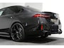 BMW 5-Serie 530e M Sport Edition / M5 Look / M Sport Bodykit / Panoramadak / Stoelkoeling & -verwarming / Iconic Glow / Harman Kardon / Elektr. verstelbare voorstoelen (links memory) / HUD / Rondomzichtcamera / Apple Carplay - Android Auto / Achterbank verwarming / Dodehoekdetectie / 21'' LMV / Achteruitrijcamera / Shadow Line