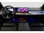 BMW 5-Serie 530e M Sport Edition / M5 Look / M Sport Bodykit / Panoramadak / Stoelkoeling & -verwarming / Iconic Glow / Harman Kardon / Elektr. verstelbare voorstoelen (links memory) / HUD / Rondomzichtcamera / Apple Carplay - Android Auto / Achterbank verwarming / Dodehoekdetectie / 21'' LMV / Achteruitrijcamera / Shadow Line