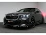 BMW 5-Serie 530e M Sport Edition / M5 Look / M Sport Bodykit / Panoramadak / Stoelkoeling & -verwarming / Iconic Glow / Harman Kardon / Elektr. verstelbare voorstoelen (links memory) / HUD / Rondomzichtcamera / Apple Carplay - Android Auto / Achterbank verwarming / Dodehoekdetectie / 21'' LMV / Achteruitrijcamera / Shadow Line