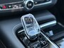 Volvo V90 2.0 T8 Plug-in hybrid AWD Ultra Dark | SOH: 100% | 4 seizoen banden | Extra getint glas | Gelaagd glas | Trekhaak | Luchtvering | Bowers & Wilkins | Massage | Stoel Koeling | 360° Camera | Adaptieve cruise | Stoel/stuur verwarming |