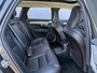 Volvo V90 2.0 T8 Plug-in hybrid AWD Ultra Dark | Gelaagd glas | Trekhaak | Luchtvering | Bowers & Wilkins | Massage | Stoel Koeling | 360° Camera | Adaptieve cruise | Stoel/stuur verwarming |