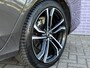Volvo V90 2.0 T8 Plug-in hybrid AWD Ultra Dark | Gelaagd glas | Trekhaak | Luchtvering | Bowers & Wilkins | Massage | Stoel Koeling | 360° Camera | Adaptieve cruise | Stoel/stuur verwarming |