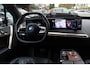 BMW iX xDrive40 High Executive 77 kWh / SoH 95,9% / Trekhaak / Panoramadak / 360Camera / Head-up / Leder / Softclose / Harman Kardon / 21'' / Keyless / Stoelventilatie+Verwarming / Stuurverwarming / Dodehoek / DAB / ACC