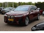 BMW iX xDrive40 High Executive 77 kWh / SoH 95,9% / Trekhaak / Panoramadak / 360Camera / Head-up / Leder / Softclose / Harman Kardon / 21'' / Keyless / Stoelventilatie+Verwarming / Stuurverwarming / Dodehoek / DAB / ACC