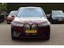 BMW iX xDrive40 High Executive 77 kWh / SoH 95,9% / Trekhaak / Panoramadak / 360Camera / Head-up / Leder / Softclose / Harman Kardon / 21'' / Keyless / Stoelventilatie+Verwarming / Stuurverwarming / Dodehoek / DAB / ACC