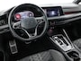 Volkswagen Golf 1.5 eTSI 130pk DSG R-Line · Apple/Android Car Play · Navigatie · P-Sensoren · Sfeerverlichting · Getint Glas · 17'' Inch · Garantie t/m 12-02-2028 of 100.000km