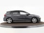 Volkswagen Golf 1.5 eTSI 130pk DSG R-Line · Apple/Android Car Play · Navigatie · P-Sensoren · Sfeerverlichting · Getint Glas · 17'' Inch · Garantie t/m 12-02-2028 of 100.000km
