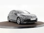 Volkswagen Golf 1.5 eTSI 130pk DSG R-Line · Apple/Android Car Play · Navigatie · P-Sensoren · Sfeerverlichting · Getint Glas · 17'' Inch · Garantie t/m 12-02-2028 of 100.000km