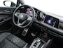 Volkswagen Golf 1.5 eTSI 130pk DSG R-Line · Apple/Android Car Play · Navigatie · P-Sensoren · Sfeerverlichting · Getint Glas · 17'' Inch · Garantie t/m 12-02-2028 of 100.000km