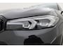 BMW 3-Serie Touring 320e M Sport | Facelift | Shadow Line | Curved display | Adapt. Cruise | Nav + CarPlay | Elek. Klep | Sfeerverlichting | LED | Stoelverw. | PDC V