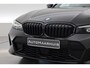 BMW 3-Serie Touring 320e M Sport | SOH 90.7% | Facelift | Shadow Line | Curved display | Adapt. Cruise | Nav + CarPlay | Elek. Klep | Sfeerverlichting | LED | Stoelverw. | PDC
