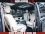 Mercedes-Benz V-klasse AMG VIP PURE LUXE 6 PERSOONS | 4-MATIC | LANG | PANO DAK | EXCLUSIVE | ADAPTIVE CRUISE | ALCANTARA HEMEL | BURMESTER | 6 X STOELEN VERWARMD EN GEKOELD | ROYALE (CLASS) BEEN RUIMTE |