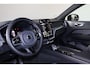 Volvo XC60 T6 Recharge AWD Plus Black Edition - Panorama/schuifdak - IntelliSafe Assist & Surround - 360º Camera - Harman Kardon audio - Adaptieve LED koplampen - Verwarmde voorstoelen, stuur & achterbank - Parkeersensoren voor & achter - Elektr. bedienb. voorstoelen met geheugen - Head up display - Draadloze tel. lader - Extra getint glas - Semi elektr. inklapbare trekhaak - 21" LMV