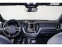Volvo XC60 T6 Recharge AWD Plus Black Edition - Panorama/schuifdak - IntelliSafe Assist & Surround - 360º Camera - Harman Kardon audio - Adaptieve LED koplampen - Verwarmde voorstoelen, stuur & achterbank - Parkeersensoren voor & achter - Elektr. bedienb. voorstoelen met geheugen - Head up display - Draadloze tel. lader - Extra getint glas - Semi elektr. inklapbare trekhaak - 21" LMV