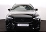 Volvo XC60 T6 Recharge AWD Plus Black Edition - Panorama/schuifdak - IntelliSafe Assist & Surround - 360º Camera - Harman Kardon audio - Adaptieve LED koplampen - Verwarmde voorstoelen, stuur & achterbank - Parkeersensoren voor & achter - Elektr. bedienb. voorstoelen met geheugen - Head up display - Draadloze tel. lader - Extra getint glas - Semi elektr. inklapbare trekhaak - 21" LMV