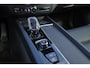 Volvo XC60 T6 Recharge AWD Plus Black Edition - Panorama/schuifdak - IntelliSafe Assist & Surround - 360º Camera - Harman Kardon audio - Adaptieve LED koplampen - Verwarmde voorstoelen, stuur & achterbank - Parkeersensoren voor & achter - Elektr. bedienb. voorstoelen met geheugen - Head up display - Draadloze tel. lader - Extra getint glas - Semi elektr. inklapbare trekhaak - 21" LMV