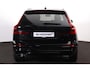 Volvo XC60 T6 Recharge AWD Plus Black Edition - Panorama/schuifdak - IntelliSafe Assist & Surround - 360º Camera - Harman Kardon audio - Adaptieve LED koplampen - Verwarmde voorstoelen, stuur & achterbank - Parkeersensoren voor & achter - Elektr. bedienb. voorstoelen met geheugen - Head up display - Draadloze tel. lader - Extra getint glas - Semi elektr. inklapbare trekhaak - 21" LMV