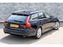 Volvo V90 2.0 T4 Momentum | Trekhaak | Lederen Bekleding | Parkeersensoren | LED Koplampen Adaptief | BLIS | Navigatie | Apple Carplay | Android Auto | Elektrisch Verstelbare Voorstoel
