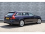 Volvo V90 2.0 T4 Momentum | Trekhaak | Lederen Bekleding | Parkeersensoren | LED Koplampen Adaptief | BLIS | Navigatie | Apple Carplay | Android Auto | Elektrisch Verstelbare Voorstoel