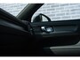 Volvo XC40 Plug-in Hybrid T5 R-Design | Adaptive cruise control | Harman Kardon audio | Stoel- en stuurverwarming | Elektrische stoelverstelling | Achteruitrijcamera | Voorruitverwarming | Parkeersensoren voor + achter | Dode hoek detectie BLIS |