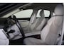 Volvo S90 T5 Momentum - LED koplampen - Lederen bekleding - Elektrisch verstelbare bestuurderstoel - Parkeersensoren v/a - Parkeercamera - Verwarmbare voorstoelen - Apple® CarPlay