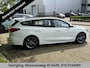 Ford Focus Wagon 1.0 EcoBoost ST Line Business . KEYLESS ENTRY & START . PARKEERSENSOREN . NAVIGATIE .
