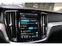Volvo V60 2.0 B3 Plus Dark|Rijklaar!|PilotAssist|ACC|Camera|Trekhaak|Winterpakket|Carplay|Keyless