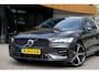 Volvo V60 2.0 B3 Plus Dark|Rijklaar!|PilotAssist|ACC|Camera|Trekhaak|Winterpakket|Carplay|Keyless
