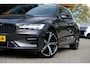 Volvo V60 2.0 B3 Plus Dark|Rijklaar!|PilotAssist|ACC|Camera|Trekhaak|Winterpakket|Carplay|Keyless