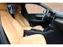 Volvo XC40 T4 Inscription | Trekhaak | Parkeercamera | Verwarmbare Voorstoelen | Lederen Bekleding | Extra Getint Glas | 18'' Lichtmetalen Velgen | Navigatie | Cruise Control | Bluetooth Telefonie & Multimedia