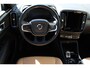 Volvo XC40 T4 Inscription | Trekhaak uitklapbaar (semi-elektrisch) | Parkeercamera | Verwarmbare Voorstoelen | Lederen Bekleding | Extra Getint Glas | 18'' Lichtmetalen Velgen | Navigatiesysteem full map + hard disk | Cruise Control | Bluetooth Telefonie & Multimedia | Start/stop systeem | Elektrisch bedienbare achterklep