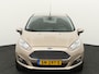 Ford Fiesta 1.0 EcoBoost Titanium Trekhaak, Bluetooth, Cruise control, Parkeersensor achter, Regensensor, Verwarmd voorruit, Lichtmetalen velgen 16, Ontdek deze sportieve en betrouwbare Ford Fiesta 1.0 EcoBoost Titanium uit 2017 met handgeschakelde transmissie. Dankzij de zuinige en pittige EcoBoost motor biedt deze hatchback verrassend v