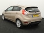 Ford Fiesta 1.0 EcoBoost Titanium Trekhaak, Bluetooth, Cruise control, Parkeersensor achter, Regensensor, Verwarmd voorruit, Lichtmetalen velgen 16, Ontdek deze sportieve en betrouwbare Ford Fiesta 1.0 EcoBoost Titanium uit 2017 met handgeschakelde transmissie. Dankzij de zuinige en pittige EcoBoost motor biedt deze hatchback verrassend v