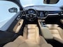 Volvo V60 2.0 T8 Twin Engine AWD Inscription | Navigatie/Android/Apple Carplay | LM Velgen 20" | Voorstoelen Verwarmd | Achteruitrijcamera | Lederen Bekleding | Cruise Control | Airco |
