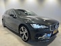 Volvo V60 2.0 T8 Twin Engine AWD Inscription | Navigatie/Android/Apple Carplay | LM Velgen 20" | Voorstoelen Verwarmd | Achteruitrijcamera | Lederen Bekleding | Cruise Control | Airco |
