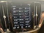 Volvo V60 2.0 T8 Twin Engine AWD Inscription | Navigatie/Android/Apple Carplay | LM Velgen 20" | Voorstoelen Verwarmd | Achteruitrijcamera | Lederen Bekleding | Cruise Control | Airco |