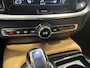 Volvo V60 2.0 T8 Twin Engine AWD Inscription | Navigatie/Android/Apple Carplay | LM Velgen 20" | Voorstoelen Verwarmd | Achteruitrijcamera | Lederen Bekleding | Cruise Control | Airco |