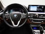 BMW 5-Serie Touring 520d Aut. (140 kW) AUTOMAAT | PANORAMADAK | HARMAN KARDON | ADAPTIEVE CRUISE | LEDER | HEAD-UP | ELEKTRISCHE STOELEN | MEMORY | SFEERVERLICHTING | VIRTUEEL | STOELVERWARMING | ELEKTRISCHE KOFFERKLEP | APPLE CARPLAY | CAMERA | CLIMA | 12 MAANDEN BOVAG GARANTIE |