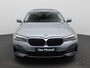 BMW 5-Serie Touring 520d Aut. (140 kW) AUTOMAAT | PANORAMADAK | HARMAN KARDON | ADAPTIEVE CRUISE | LEDER | HEAD-UP | ELEKTRISCHE STOELEN | MEMORY | SFEERVERLICHTING | VIRTUEEL | STOELVERWARMING | ELEKTRISCHE KOFFERKLEP | APPLE CARPLAY | CAMERA | CLIMA | 12 MAANDEN BOVAG GARANTIE |