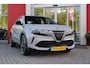 Alfa Romeo Junior 156PK Elettrica 54 kWh | DRAADLOZE APPLE CARPLAY/ANDROID AUTO | PARKEERSENSOREN ACHTER |  CLIMATE CONTROL | VERKEERSBORDEN HERKENNING | ADAPTIVE CRUISE CONTROL | KEYLESS START | LICHTMETALEN VELGEN | LED KOPLAMPEN | LED ACHTERLICHTEN | SCUDETTO "LEGGENDA" |