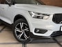 Volvo XC40 1.5 T3 R-Design | Pano | Winterpakket | Elektr voorstoelen+memory | Camera | Carplay