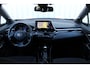 Toyota C-HR / C-HR+ 1.8 Hybrid Style | Incl. 12 maanden garantie | Adaptieve cruise control | Lane assist | JBL audio | Afneembare trekhaak | Parkeercamera | Navigatie | Stoelverwarming |