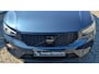 Volvo XC40 2.0 B3 Plus Black Edition MY 2026 -  20” Wielen -  Adaptive Cruise Control -Harman Kardon Audio -  Climate - R7C0 Interieur – Camera achter - PDC voor en achter - Power seats links met memory - Two Tone